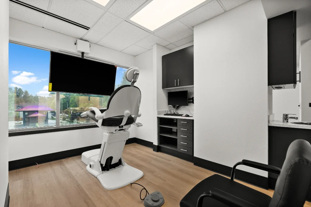 Comfortable dental chair in private treatment room at Smile Now Colorado Springs Dentures and Implants | Dental implant provider in Colorado Springs, CO